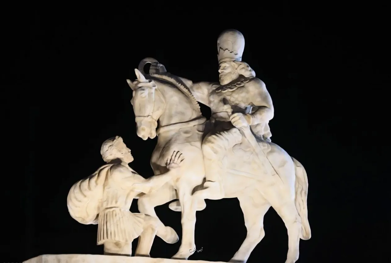 از مغایرت های تاریخی تا ایرادهای شکلی مجسمه زانو زدن والریانوس