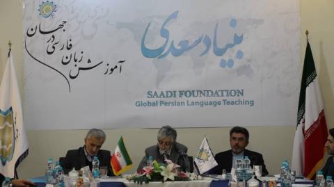 رابطه معناداری میان قدرت یك كشور و نفوذ زبان آن در جهان وجود دارد